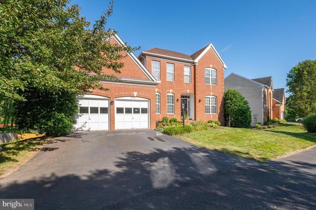 2410 DAKOTA LAKES DR, Herndon, VA 20171
