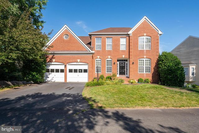 2410 DAKOTA LAKES DR, Herndon, VA 20171