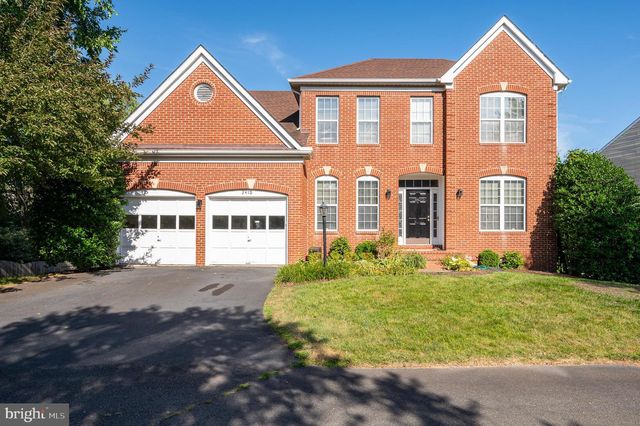 2410 DAKOTA LAKES DR, Herndon, VA 20171