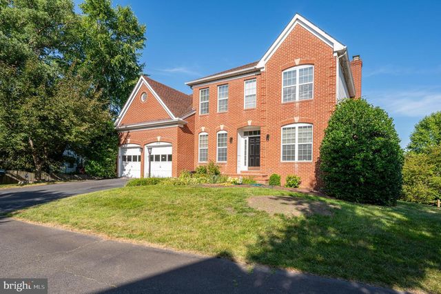 2410 DAKOTA LAKES DR, Herndon, VA 20171