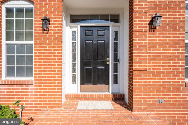 2410 DAKOTA LAKES DR, Herndon, VA 20171