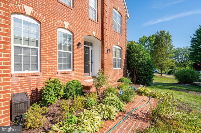 2410 DAKOTA LAKES DR, Herndon, VA 20171