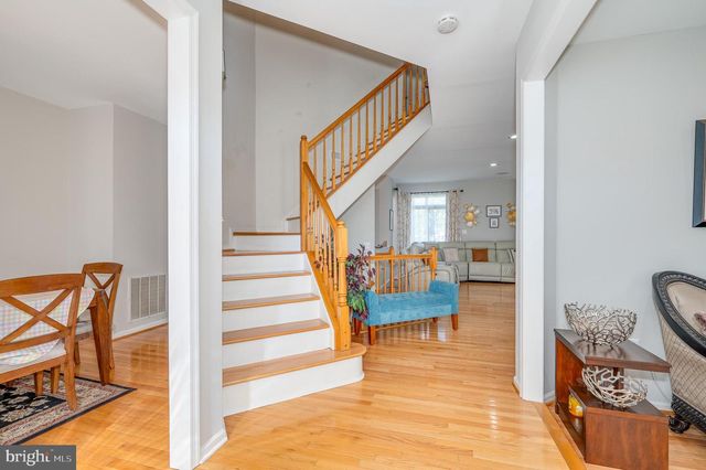 2410 DAKOTA LAKES DR, Herndon, VA 20171