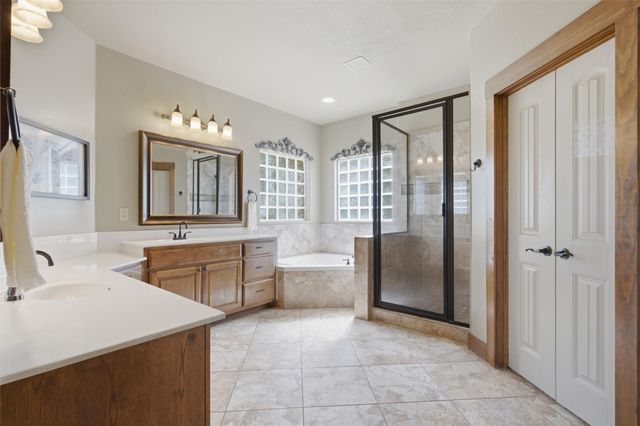700 Augusta CIR N, Point Venture, TX 78645