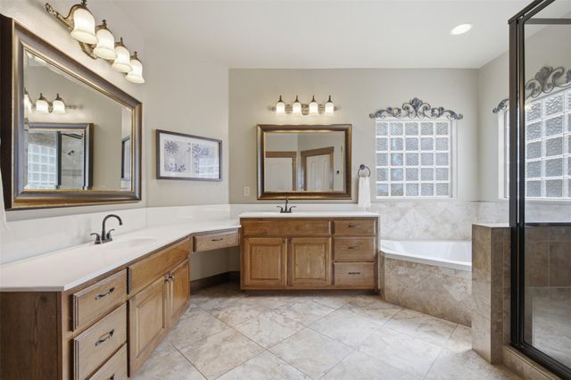 700 Augusta CIR N, Point Venture, TX 78645