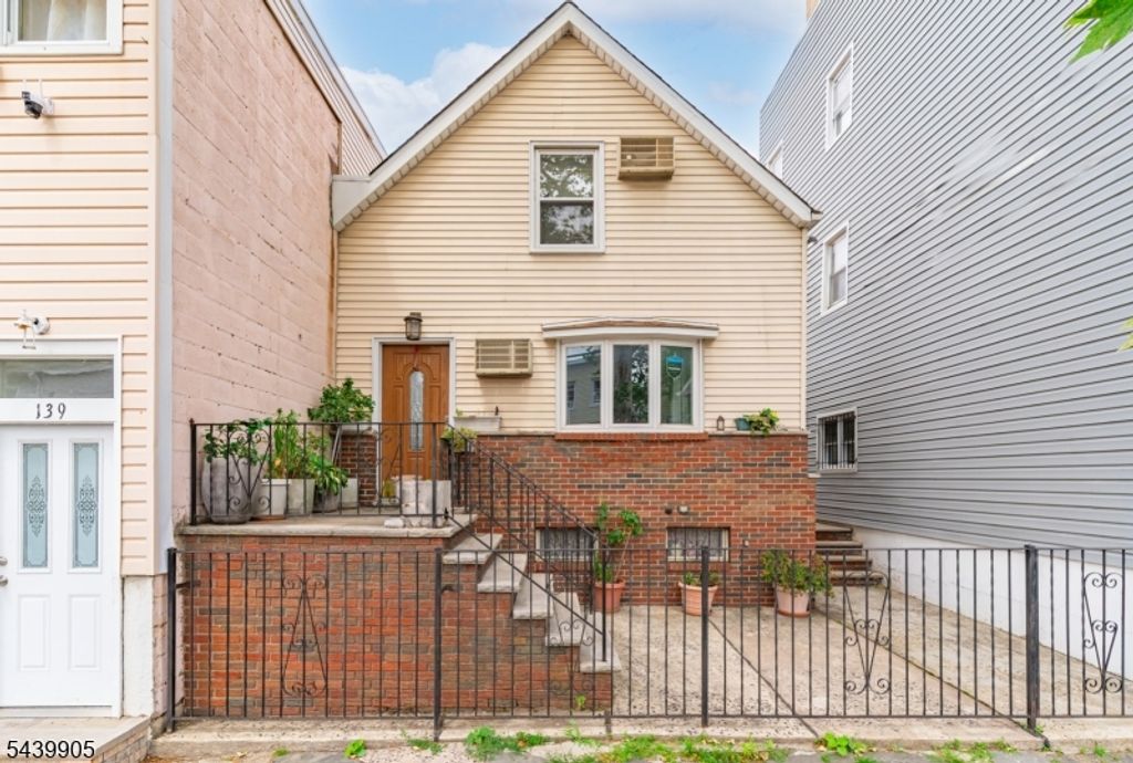 141 Walnut St, Newark City, NJ 07105 — exterior