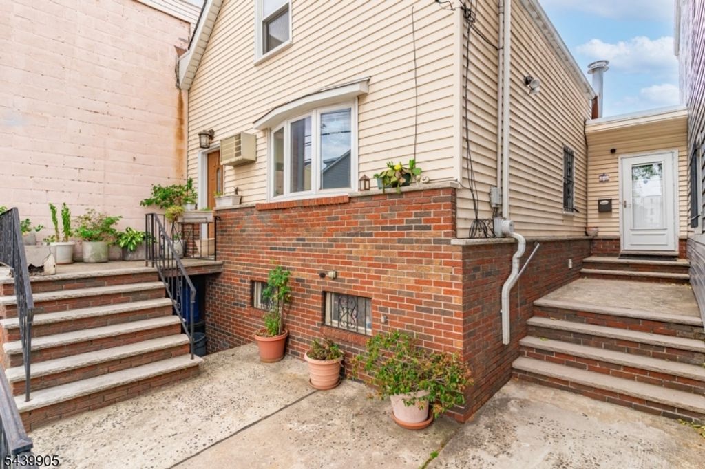 141 Walnut St, Newark City, NJ 07105 — photo 2