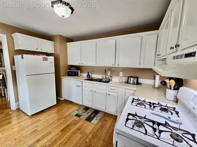 15349 Deering Street, Livonia, MI 48154