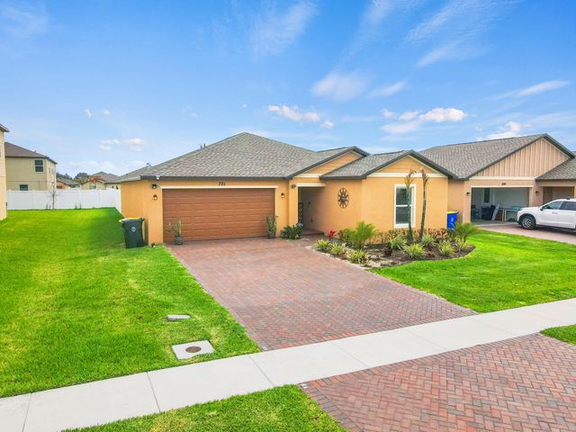 701 Carlyle Way, Fort Pierce, FL 34947