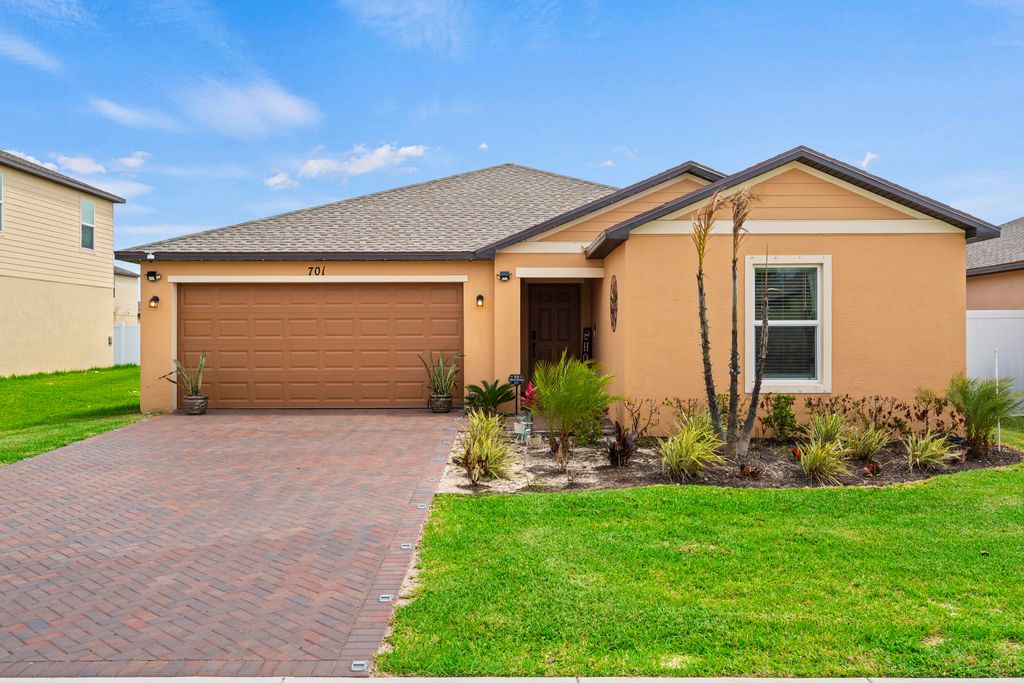 701 Carlyle Way, Fort Pierce, FL 34947