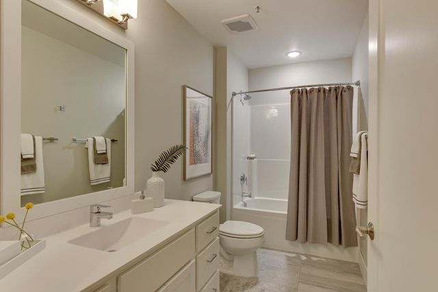 212 10th Avenue S 104, Minneapolis, MN 55415