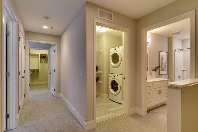 212 10th Avenue S 104, Minneapolis, MN 55415