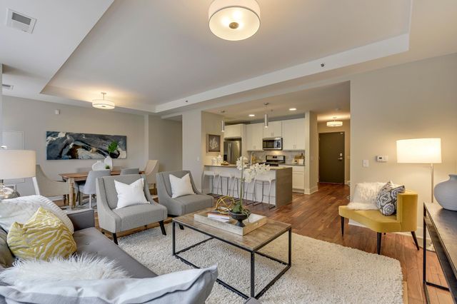 212 10th Avenue S 104, Minneapolis, MN 55415