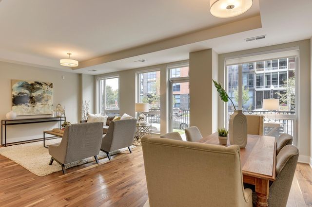 212 10th Avenue S 104, Minneapolis, MN 55415