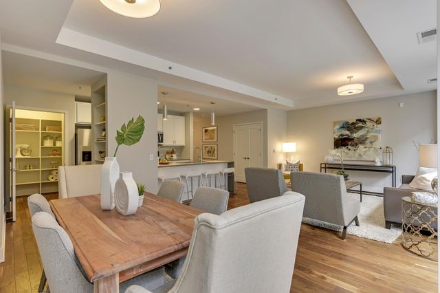 212 10th Avenue S 104, Minneapolis, MN 55415