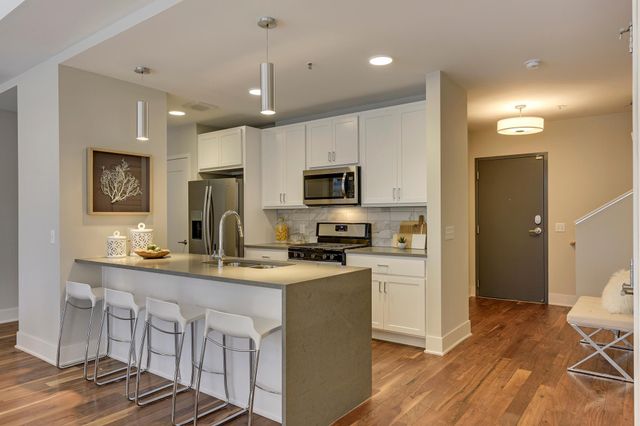 212 10th Avenue S 104, Minneapolis, MN 55415