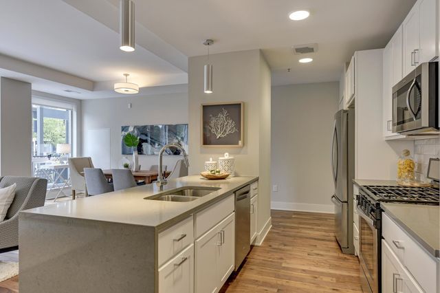 212 10th Avenue S 104, Minneapolis, MN 55415