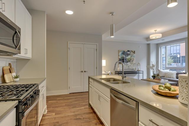 212 10th Avenue S 104, Minneapolis, MN 55415