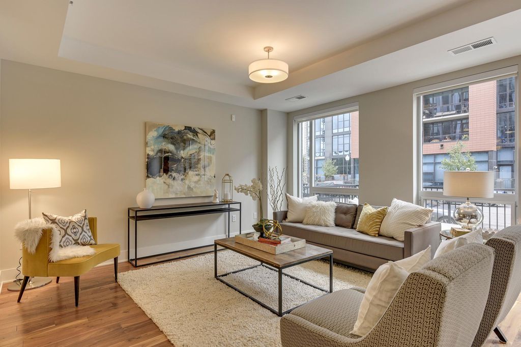 212 10th Avenue S 104, Minneapolis, MN 55415