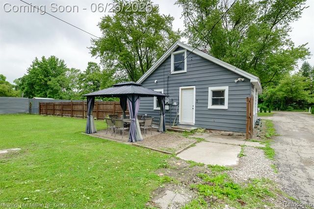 14220 Martinsville Road, Belleville, MI 48111