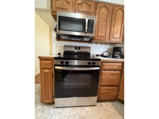 8906 Ne HANCOCK St, Portland, OR 97220