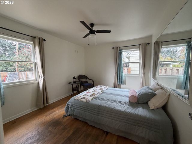 8906 Ne HANCOCK St, Portland, OR 97220