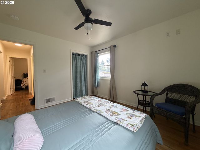 8906 Ne HANCOCK St, Portland, OR 97220