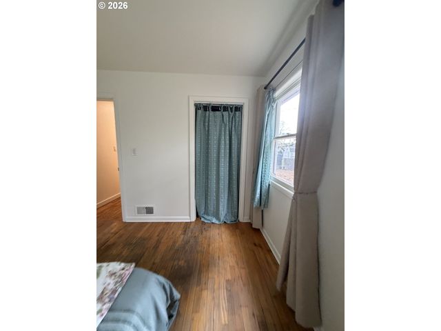 8906 Ne HANCOCK St, Portland, OR 97220