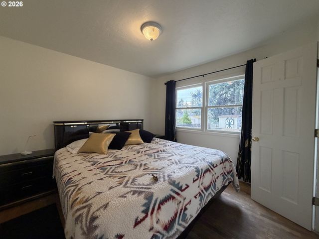 8906 Ne HANCOCK St, Portland, OR 97220