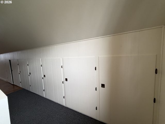 8906 Ne HANCOCK St, Portland, OR 97220