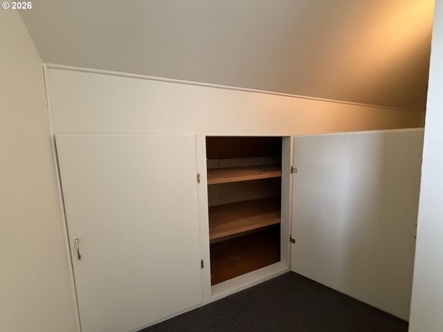 8906 Ne HANCOCK St, Portland, OR 97220