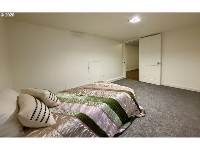 8906 Ne HANCOCK St, Portland, OR 97220