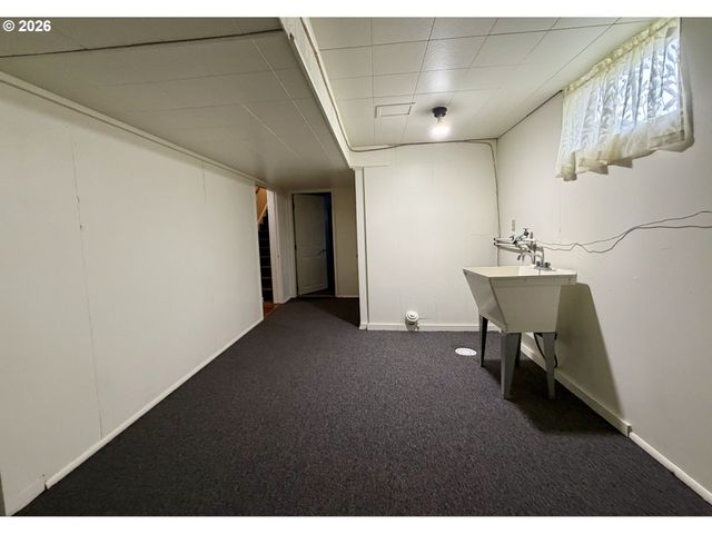 8906 Ne HANCOCK St, Portland, OR 97220