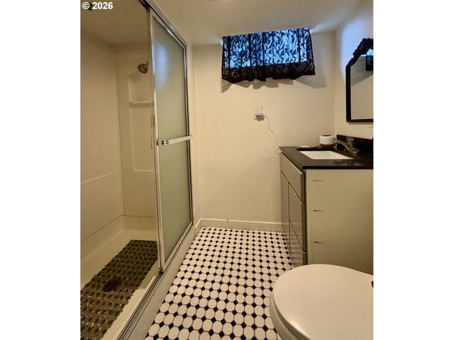 8906 Ne HANCOCK St, Portland, OR 97220