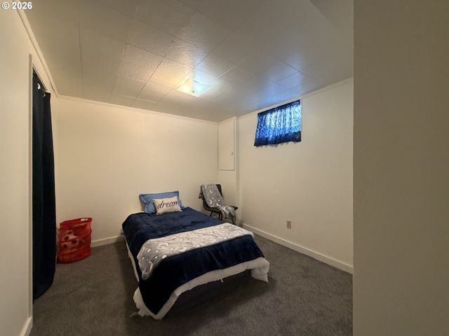 8906 Ne HANCOCK St, Portland, OR 97220