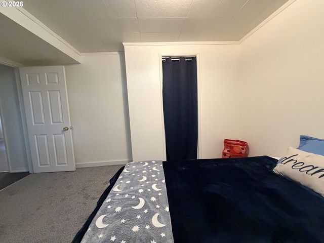 8906 Ne HANCOCK St, Portland, OR 97220