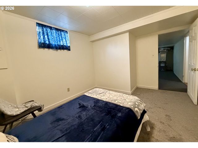 8906 Ne HANCOCK St, Portland, OR 97220