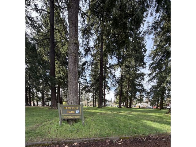 8906 Ne HANCOCK St, Portland, OR 97220