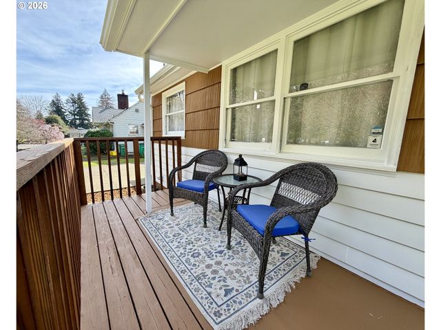 8906 Ne HANCOCK St, Portland, OR 97220