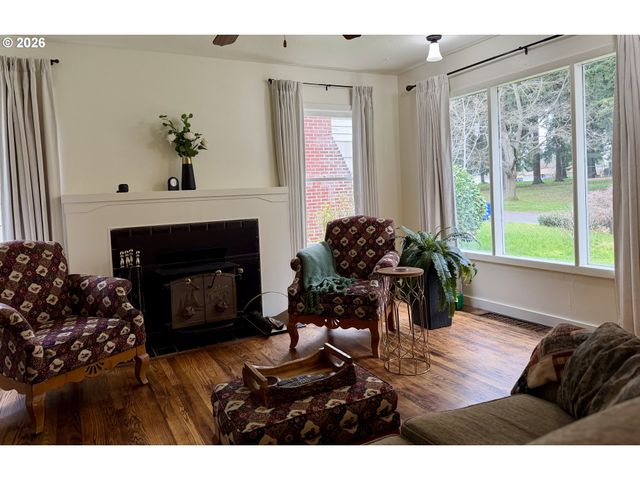 8906 Ne HANCOCK St, Portland, OR 97220