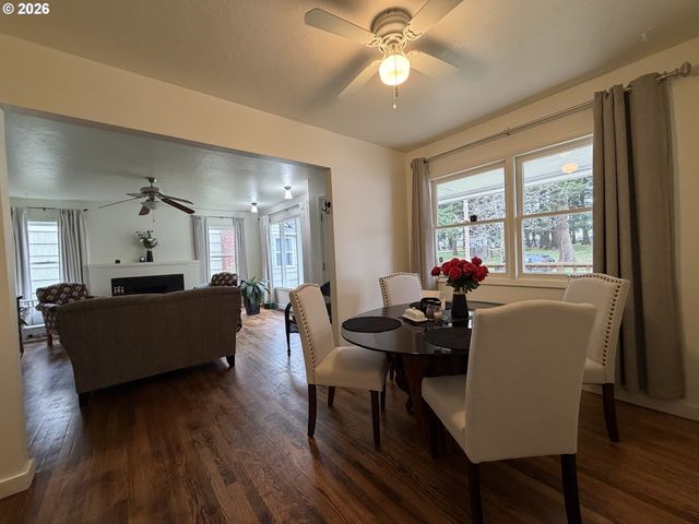 8906 Ne HANCOCK St, Portland, OR 97220