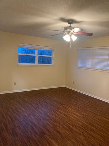 281 Lakeside Drive, China Spring, TX 76633