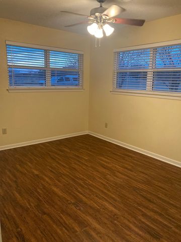 281 Lakeside Drive, China Spring, TX 76633