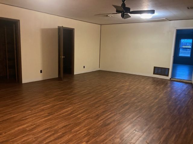 281 Lakeside Drive, China Spring, TX 76633