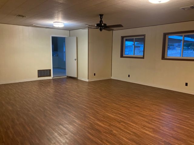 281 Lakeside Drive, China Spring, TX 76633