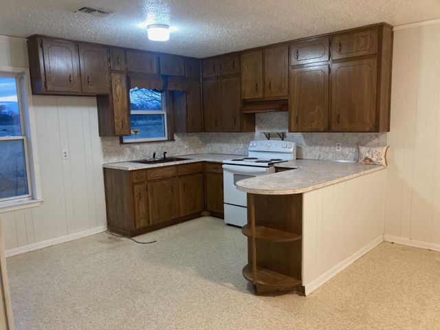 281 Lakeside Drive, China Spring, TX 76633