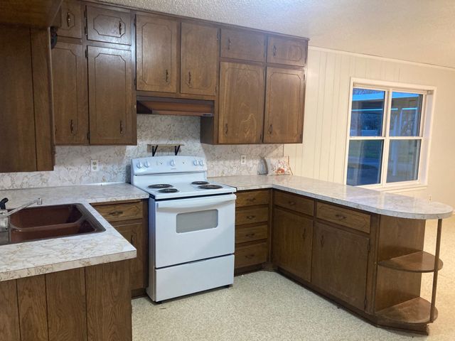 281 Lakeside Drive, China Spring, TX 76633