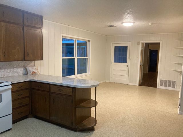 281 Lakeside Drive, China Spring, TX 76633