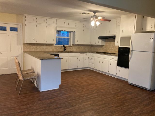 281 Lakeside Drive, China Spring, TX 76633