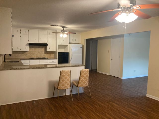 281 Lakeside Drive, China Spring, TX 76633